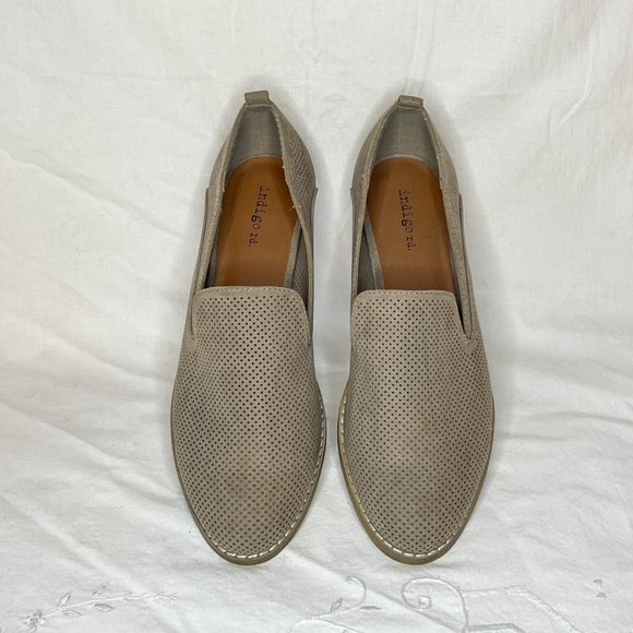 Indigo Rd Tan Suede Perforated Slip On Flats Shoes Women Size 8.5 - Picture 3 of 10